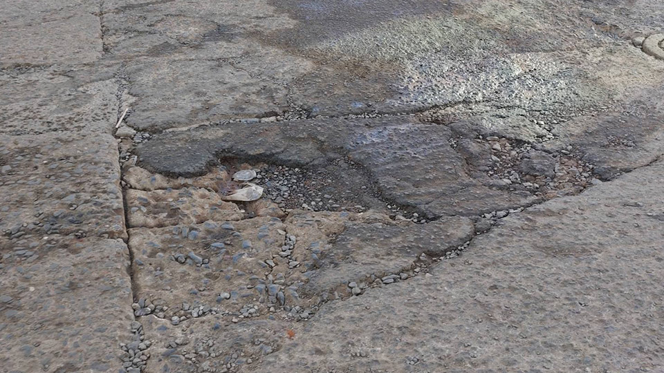 Baches en la calle Jesús Carranza