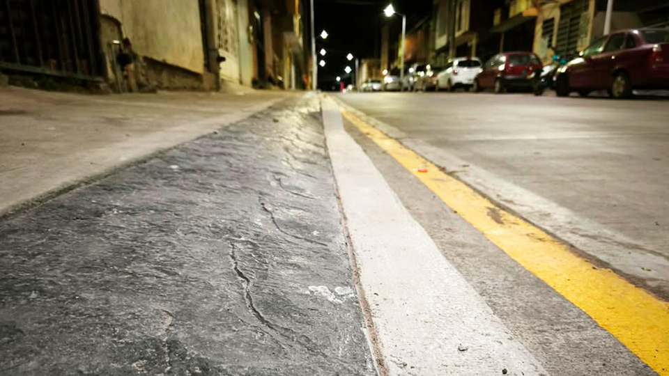 Vecinos indican que muchas banquetas quedaron desniveladas, lo que representa un serio obstáculo para personas con discapacidad o que se desplazan en silla de ruedas,